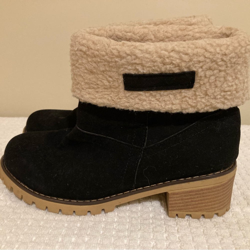 Cozy Black Sherpa Lined Ankle Boots‎